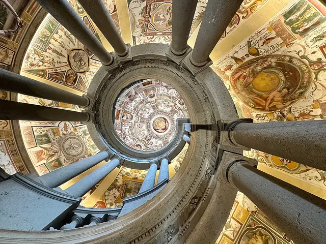 Palazzo Farnese in Caprarola – Photo 2 of 10
