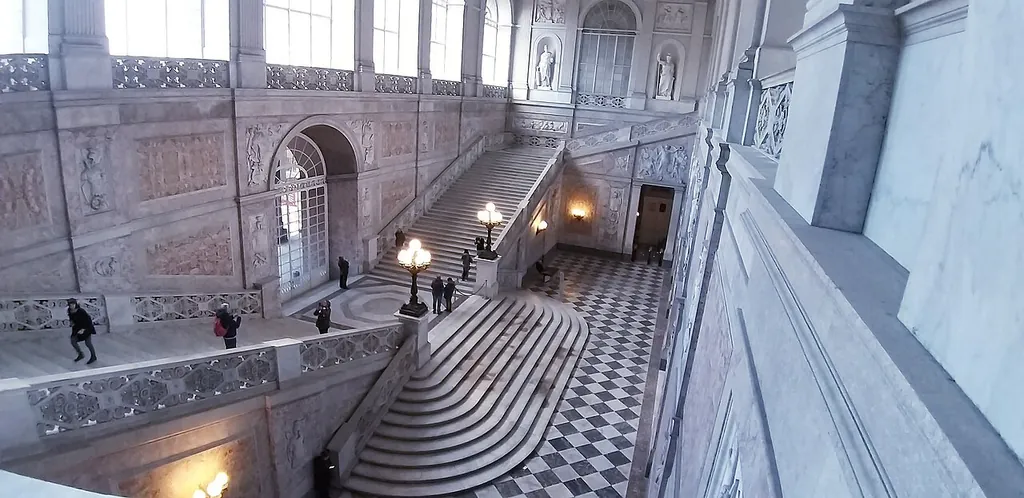 Palazzo Reale in Napoli – Foto 4 di 10