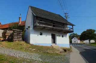 Památník J. A. Komenského in Komňa