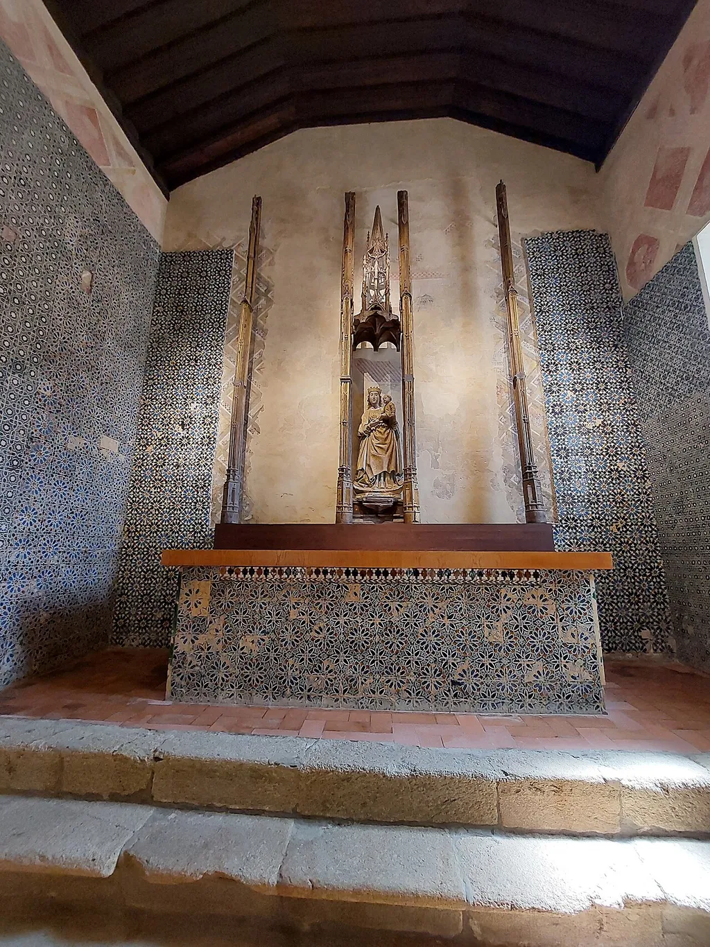 Panteão dos Almeida in Abrantes – Photo 4 of 6