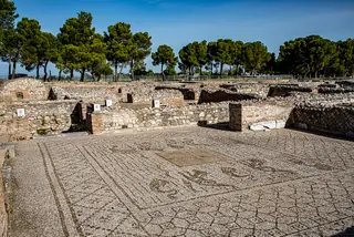 Parco archeologico di Venosa e Complesso della Santissima Trinità