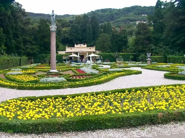Museo storico e Parco del Castello di Miramare in Triest