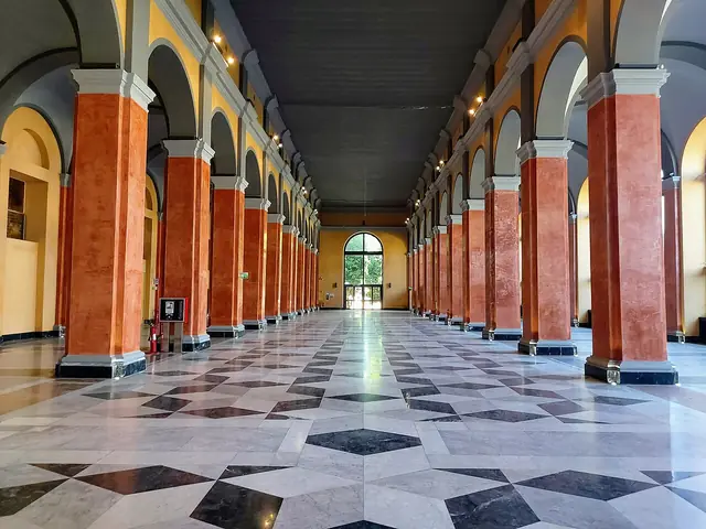Passeggiata coperta e Galleria dello Sperone in Cagliari