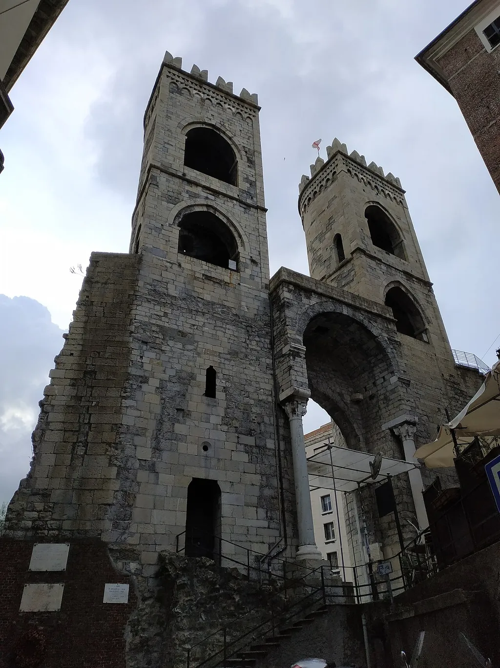 Casa di Colombo, Porta Soprana e Chiostro di Sant’Andrea in Genua – Bild 3 von 4