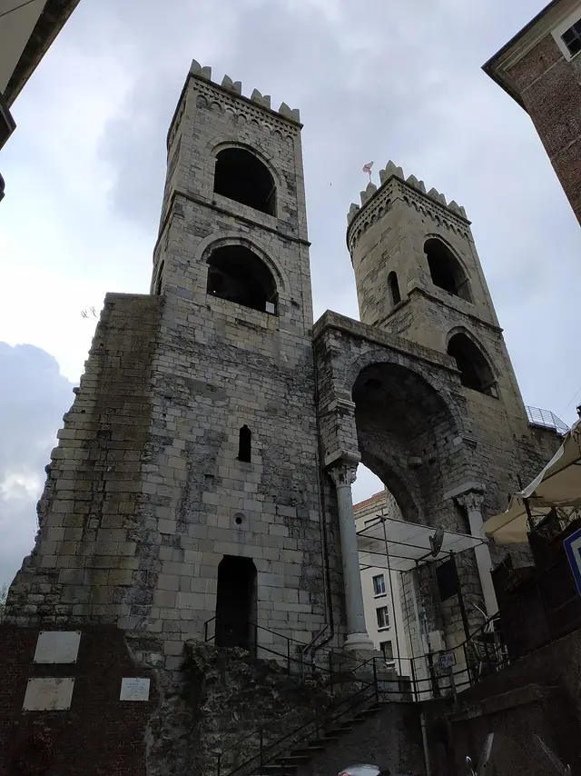 Casa di Colombo, Porta Soprana e Chiostro di Sant’Andrea in Genua – Bild 3 von 4