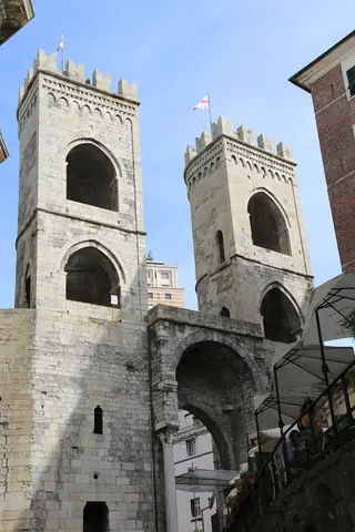 Casa di Colombo, Porta Soprana e Chiostro di Sant’Andrea in Genua – Bild 4 von 4