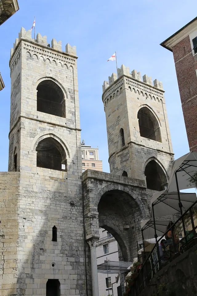 Casa di Colombo, Porta Soprana e Chiostro di Sant’Andrea in Genua – Bild 4 von 4