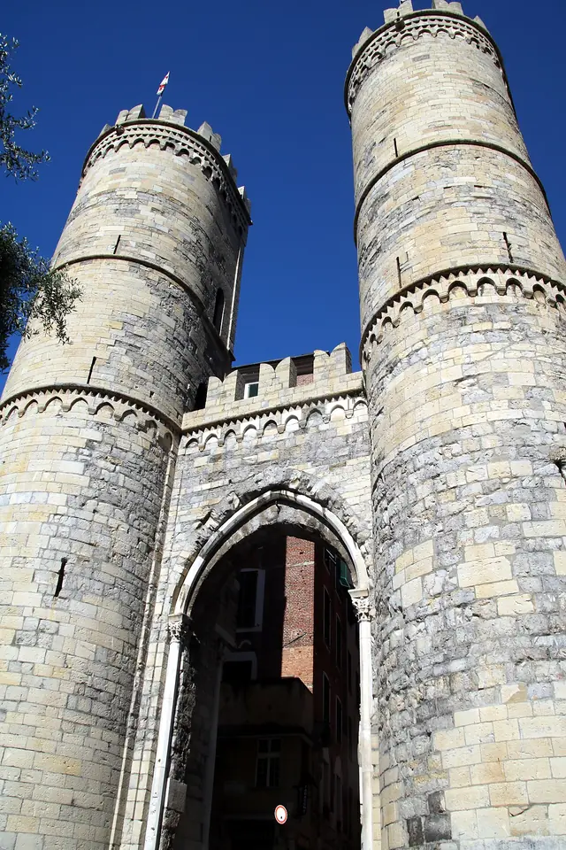 Casa di Colombo, Porta Soprana e Chiostro di Sant’Andrea in Genova