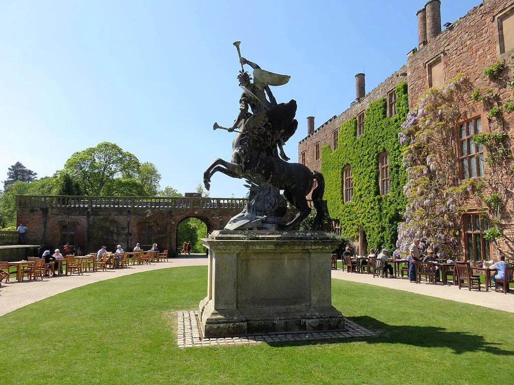 Powis Castle and Garden in Welshpool – Photo 10 of 10