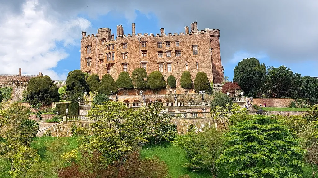 Powis Castle and Garden in Welshpool – Photo 2 of 10