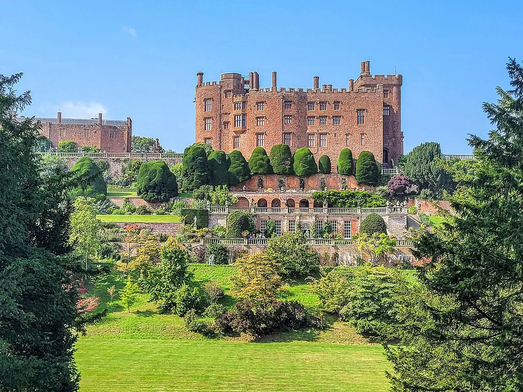 Powis Castle and Garden in Welshpool – Photo 3 of 10