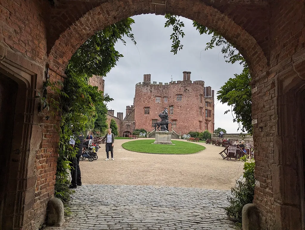 Powis Castle and Garden in Welshpool – Photo 5 of 10