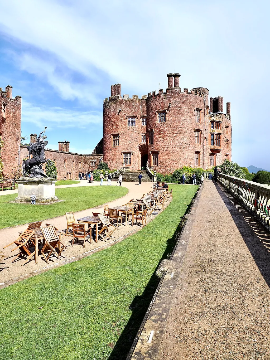 Powis Castle and Garden in Welshpool – Photo 6 of 10