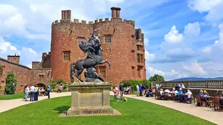 Powis Castle and Garden in Welshpool – Photo 1 of 10