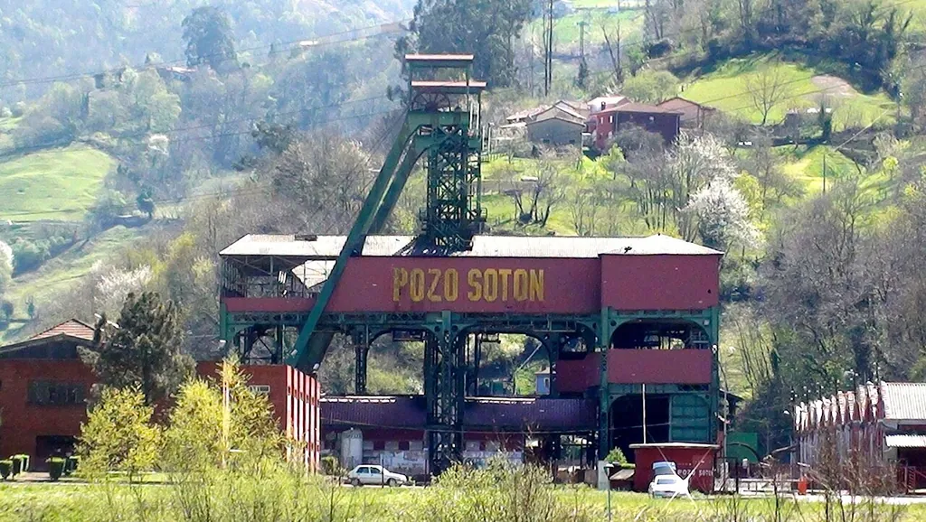 Pozo Sotón in San Martín del Rey Aurelio