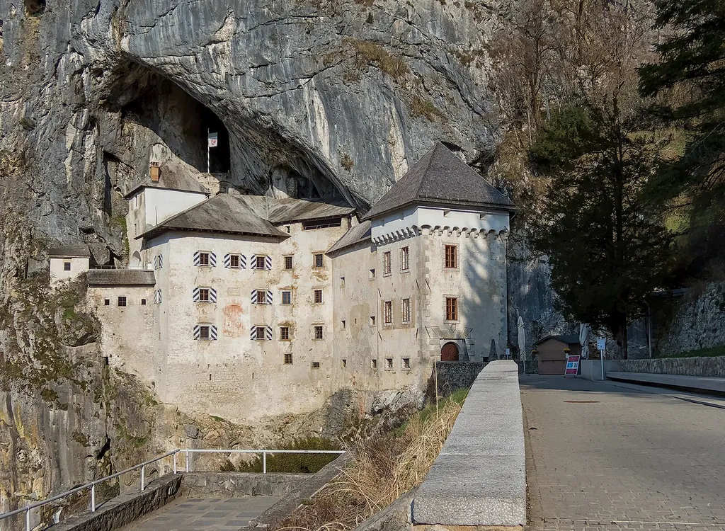 Predjamski grad in Postojna – Photo 2 of 8