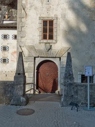 Predjamski grad in Postojna – Photo 4 of 8