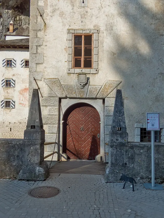 Predjamski grad in Postojna – Photo 4 of 8