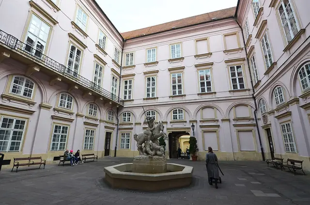 Primaciálny palác in Bratislava – Photo 4 of 8