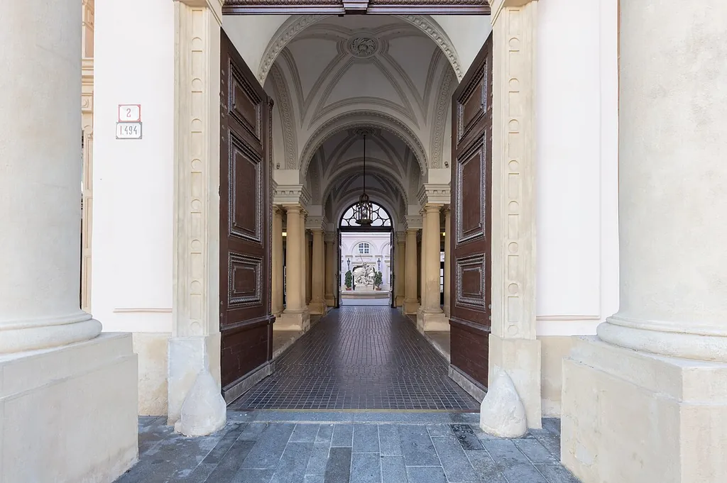 Primaciálny palác in Bratislava – Photo 6 of 8