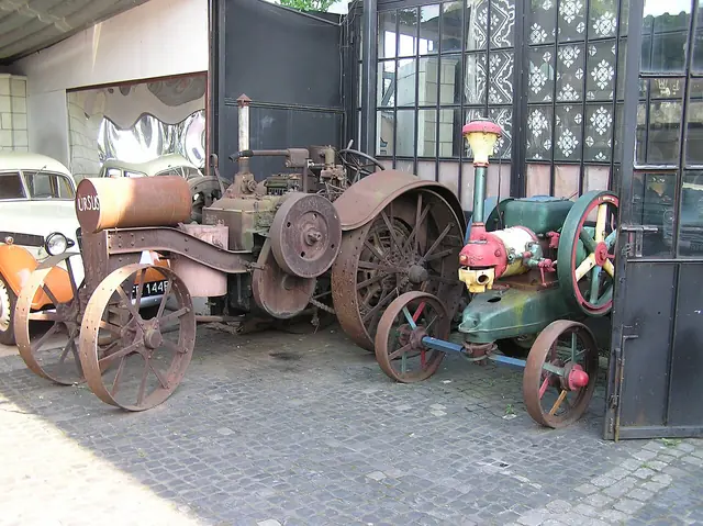 Muzeum Motoryzacji i Techniki w Otrębusach in Otrębusy
