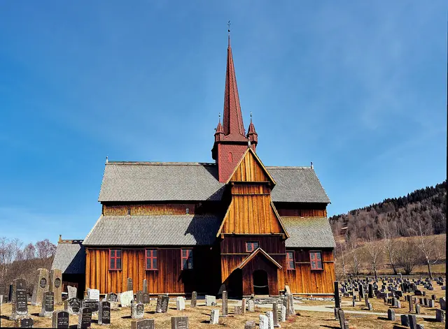 Ringebu stavkyrkje og prestegard – Bilde 2 av 9
