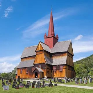 Ringebu stavkyrkje og prestegard – Bilde 1 av 9