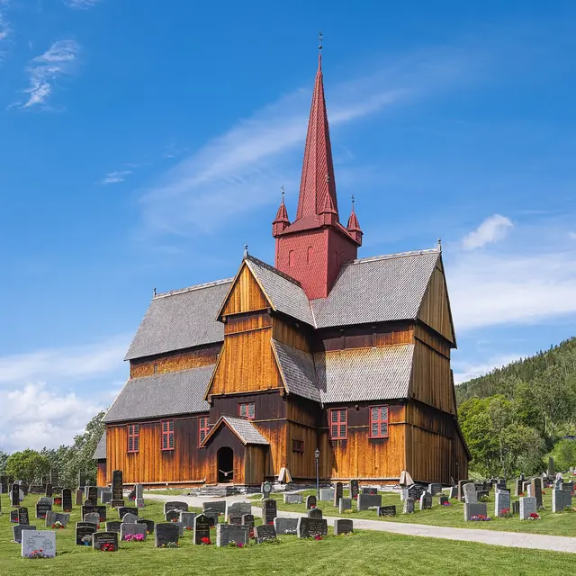 Ringebu stavkyrkje og prestegard