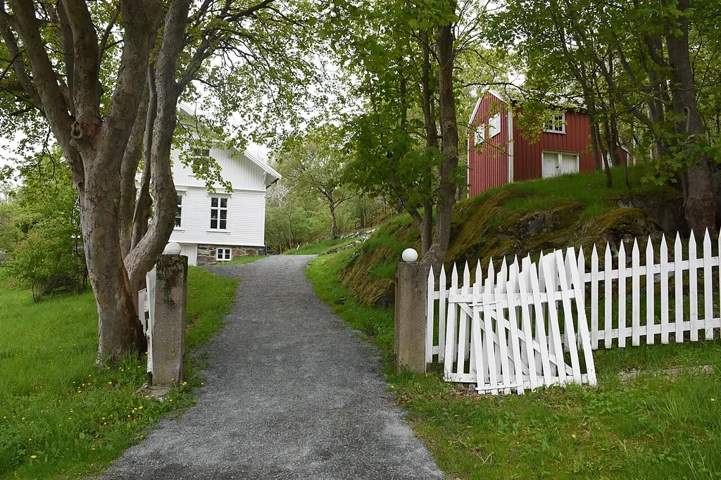 Rosvoll prestegård in Smøla