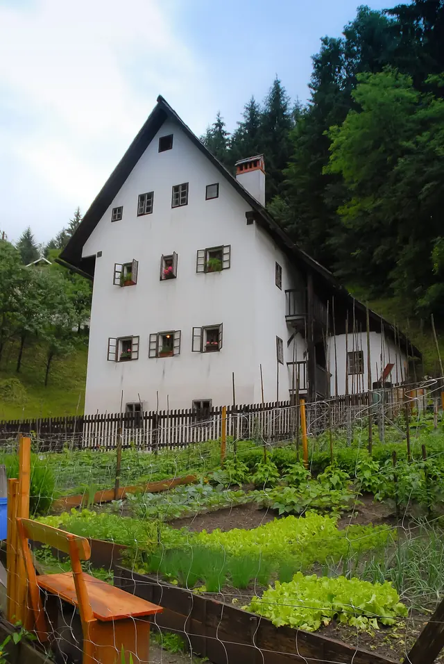 Idrijska rudarska hiša in Idrija