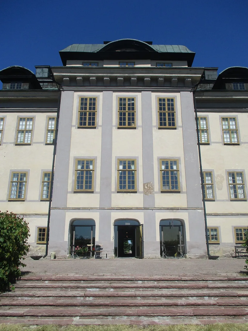 Salsta slott in Vattholma – Bild 2 av 2