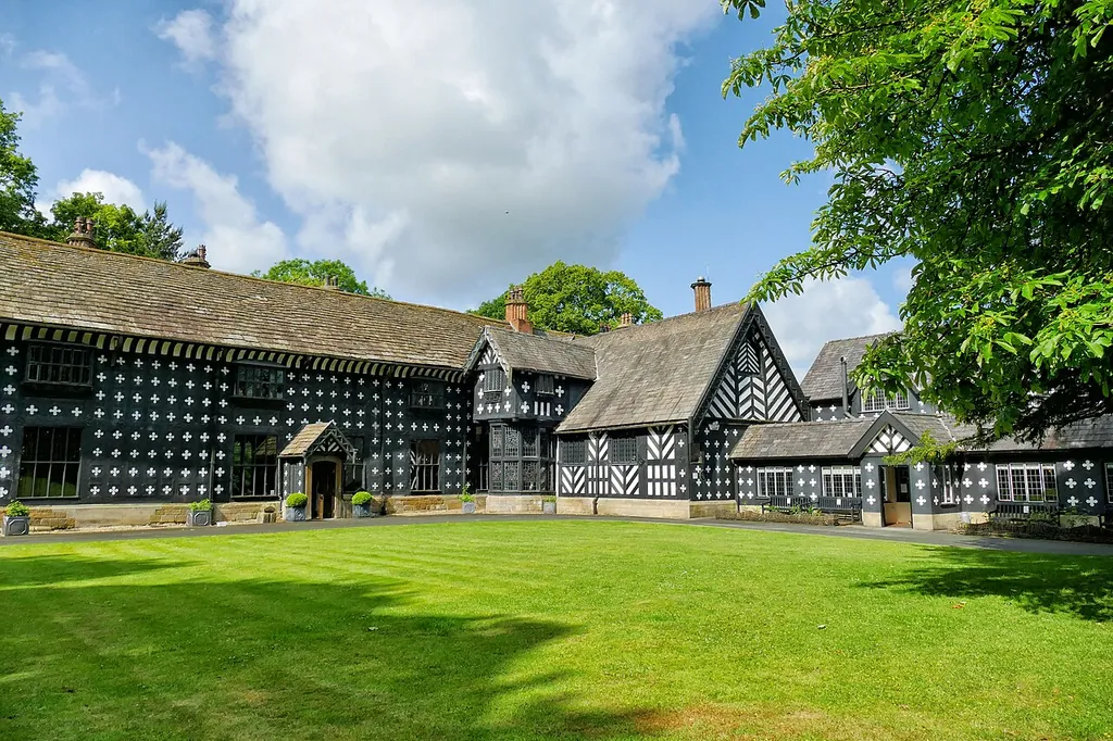 Samlesbury Hall in Preston – Photo 2 of 4