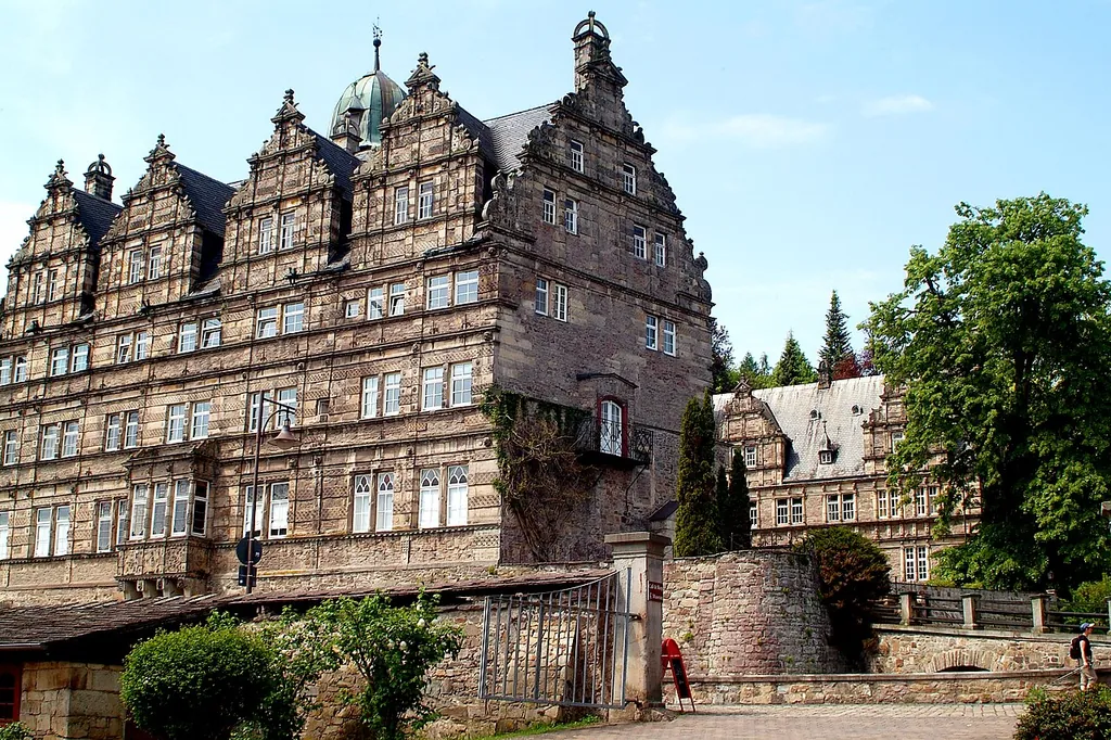 Schloss Hämelschenburg in Emmerthal – Photo 2 of 4