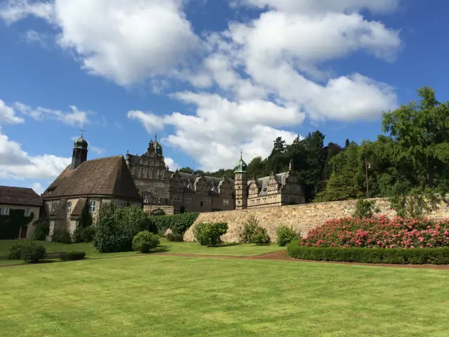 Schloss Hämelschenburg in Emmerthal – Photo 3 of 4