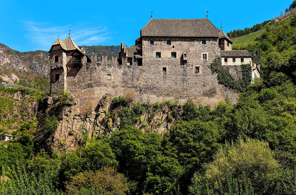 Schloss Runkelstein in Bolzano – Photo 2 of 5
