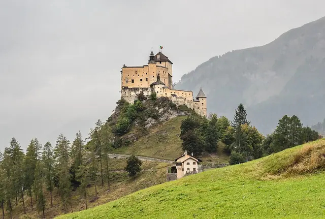Schloss Tarasp
