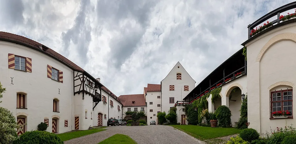 Schloss Kronburg – Photo 2 of 3
