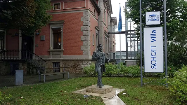 SCHOTT Villa in Jena – Photo 2 of 3