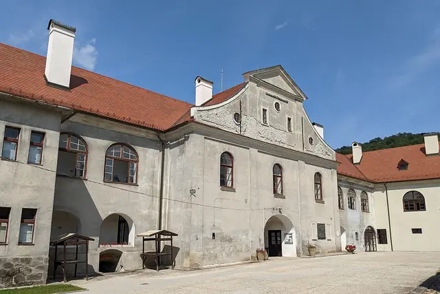 Slovenské národné múzeum – Múzeum bábkarských kultúr a hračiek, hrad Modrý Kameň