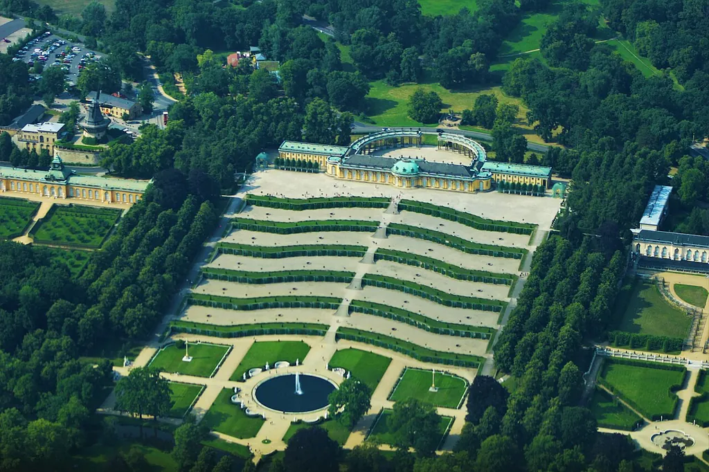 Schloss Sanssouci in Potsdam – Photo 3 of 3