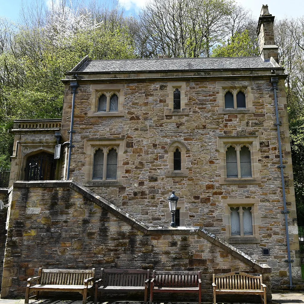 St Winefride's Shrine and Well in Holywell – Photo 3 of 7