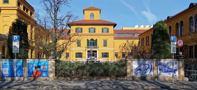 Städtische Galerie im Lenbachhaus und Kunstbau München in Monaco di Baviera