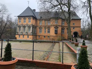 Städtisches Museum Schloss Rheydt in Mönchengladbach – Foto 1 van 7