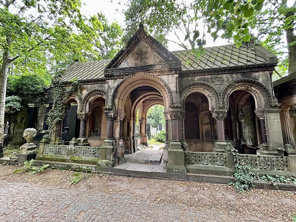 Muzeum Sztuki Cmentarnej – Stary Cmentarz Żydowski in Wrocław – Photo 2 of 6