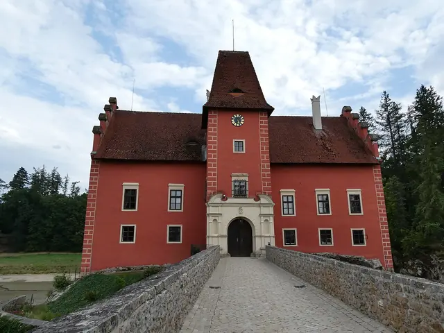 Státní zámek Červená Lhota in Pluhův Žďár