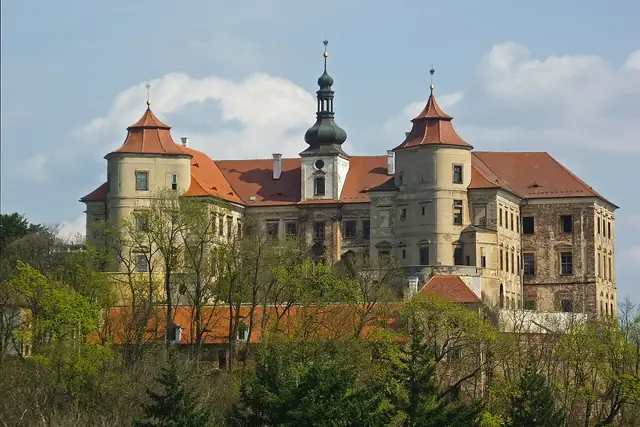 Státní zámek Jezeří in Horní Jiřetín