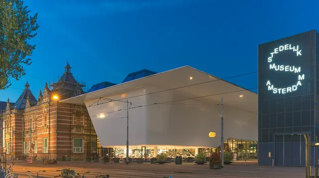 Stedelijk Museum Amsterdam in Amesterdão