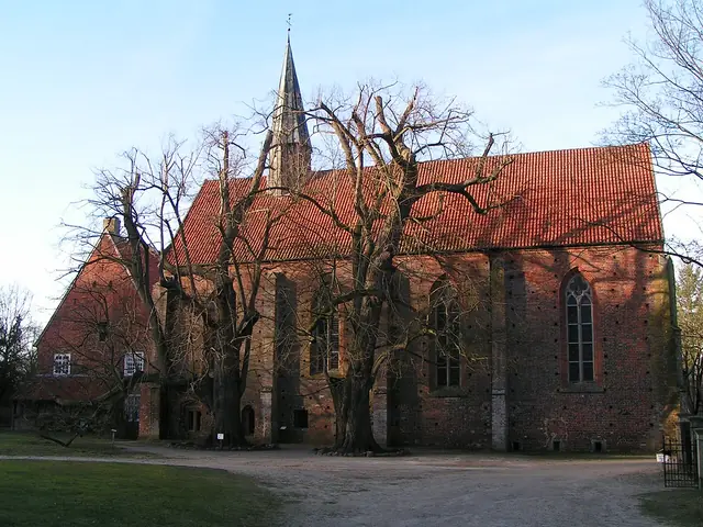Stiftsmuseum und alte Zisterzienserinnen-Kirche in Berge
