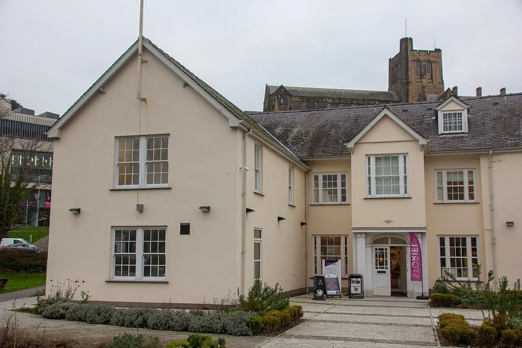 Storiel in Bangor