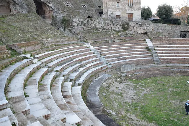 Teatro romano di Teanum Sidicinum in Teano